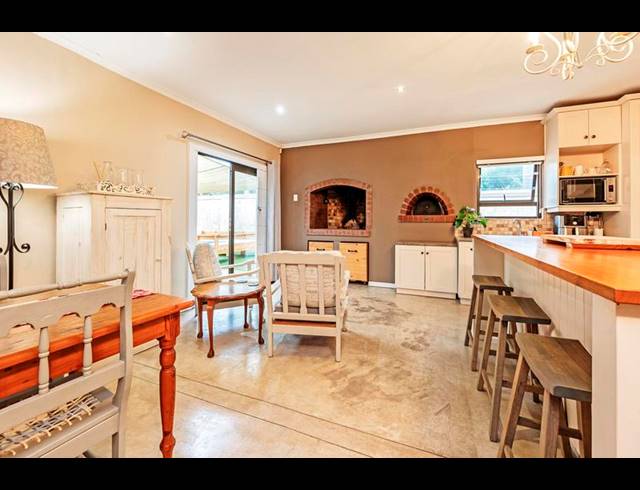 3 BEDROOM TOWNHOUSE FOR SALE IN UITZICHT